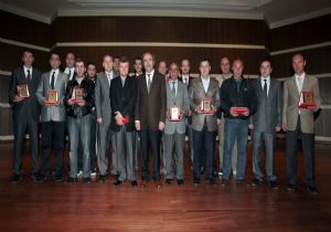 'A.Ü. başarının adresi